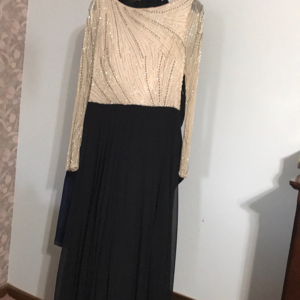 Black and cream long sleeve maxi dress